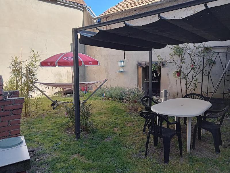 Appartement Le Labyrinthe Du Peintre Bransat Exterior foto