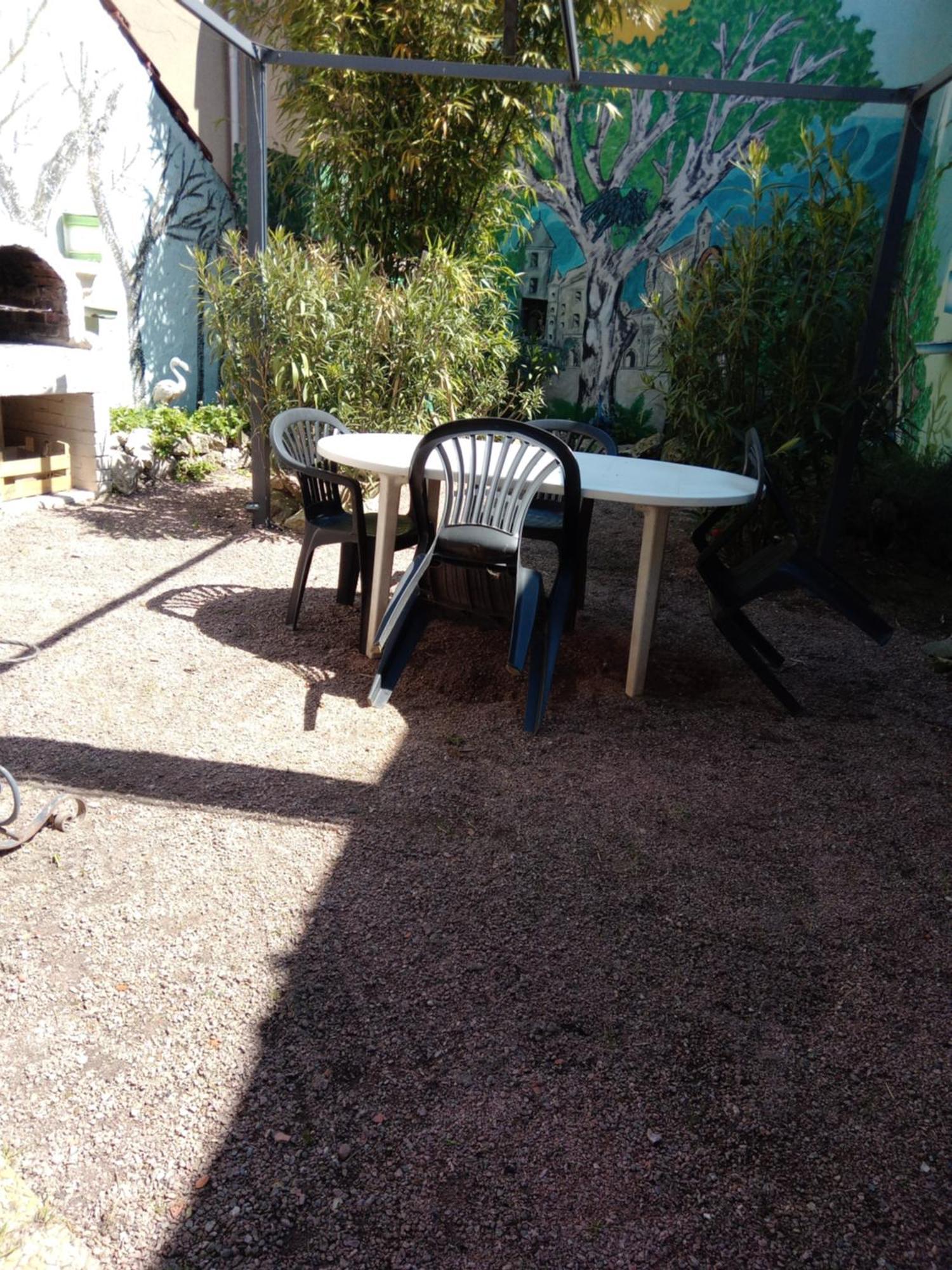 Appartement Le Labyrinthe Du Peintre Bransat Exterior foto